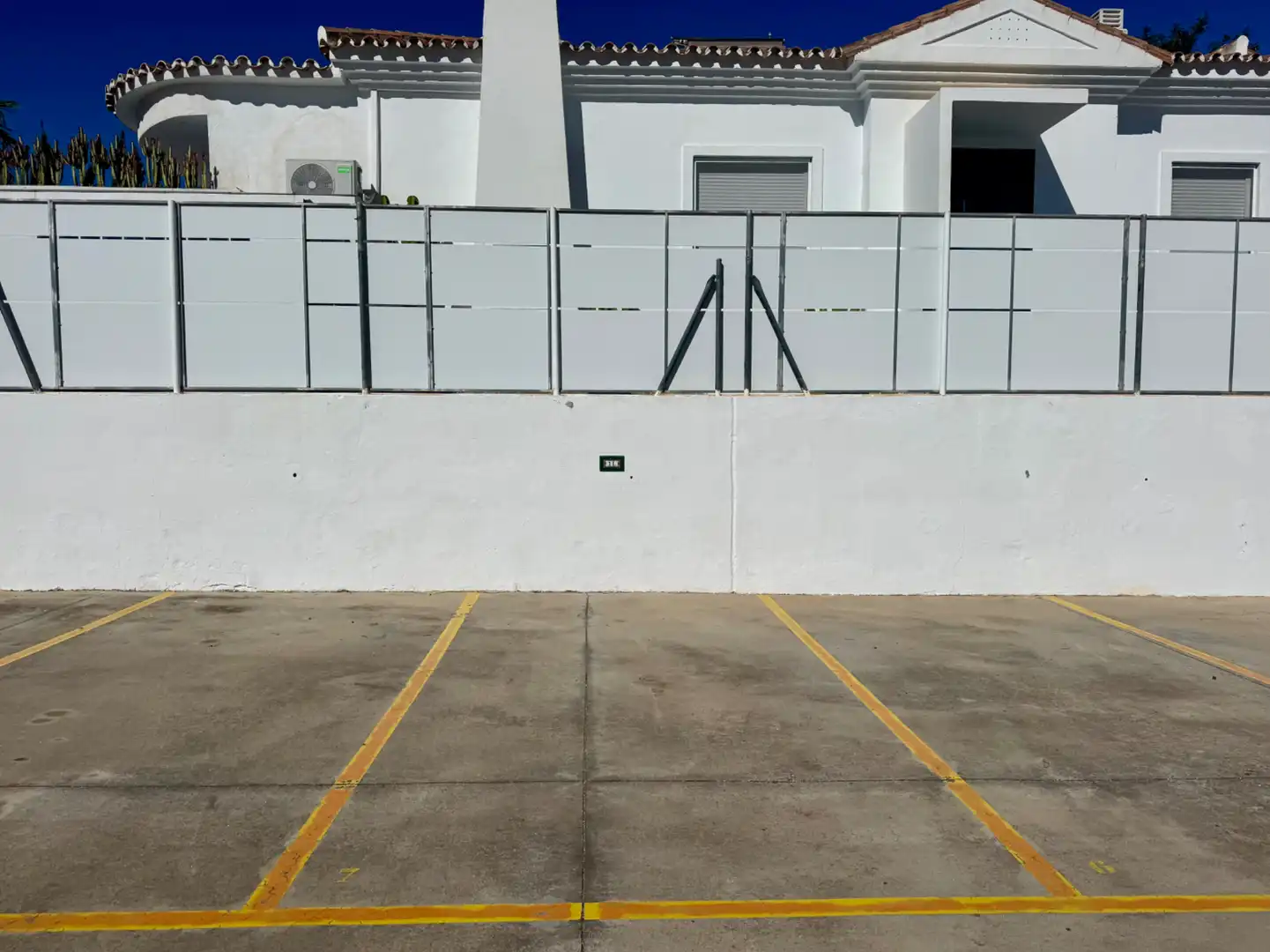 Aparcament de Apartament en venda en Benalmádena amb Aire condicionat, Terrassa i Moblat
