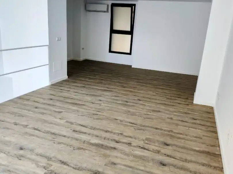 Büro zur Miete in Madrid mit Klimaanlage und Internet