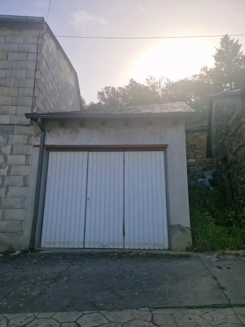 Vista exterior de Casa adosada en venta en Vega de Espinareda con Calefacción