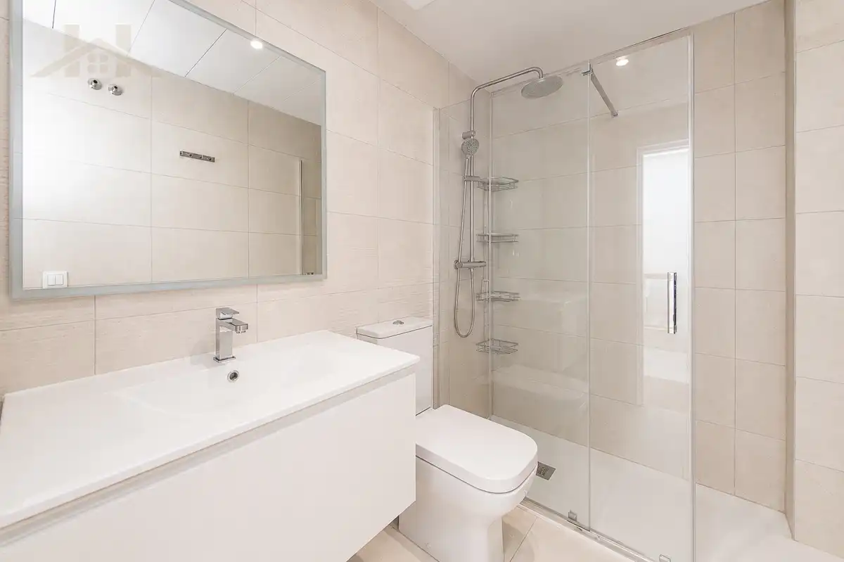 Baño de Dúplex en venta en Pozuelo de Alarcón con Aire acondicionado, Calefacción y Terraza