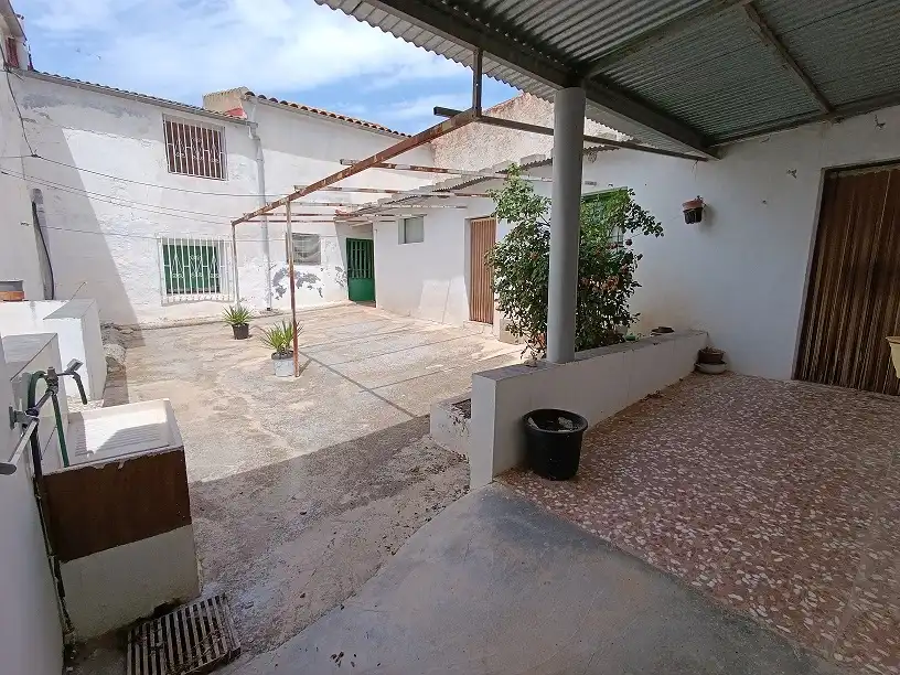 Casa amb piscina en venda a Tobarra