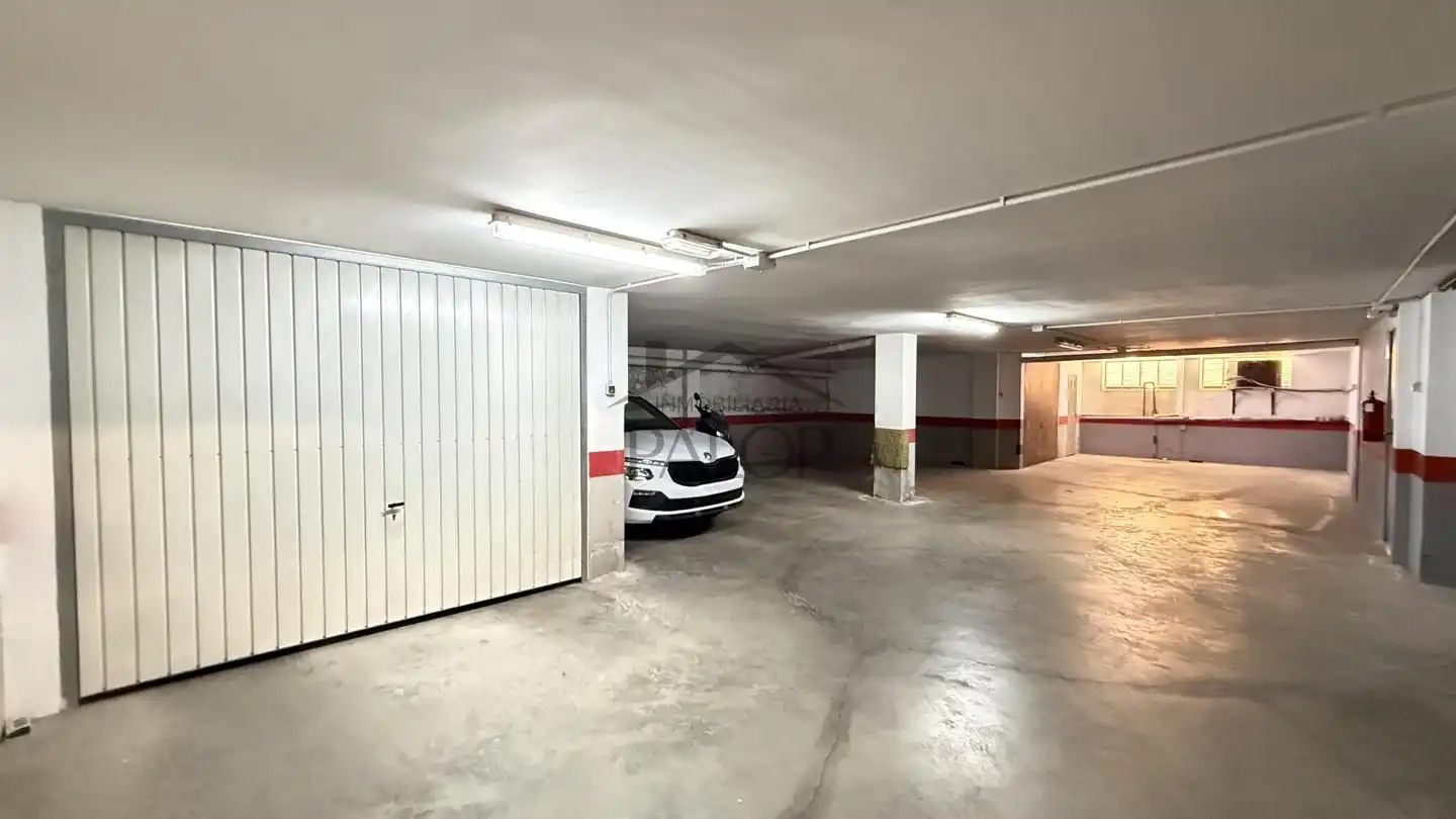 Aparcament de Pis en venda en Carcaixent amb Parquet, Terrassa i Traster