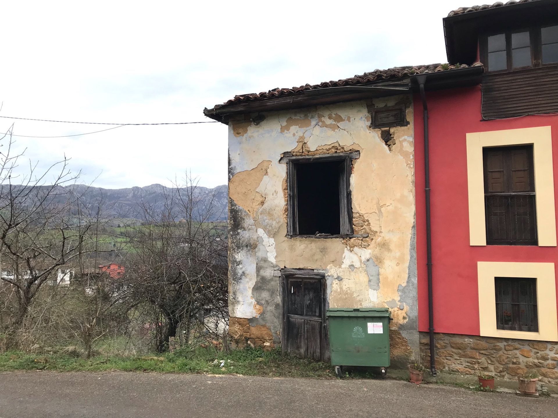 Vista exterior de Casa o xalet en venda en Parres amb Jardí privat