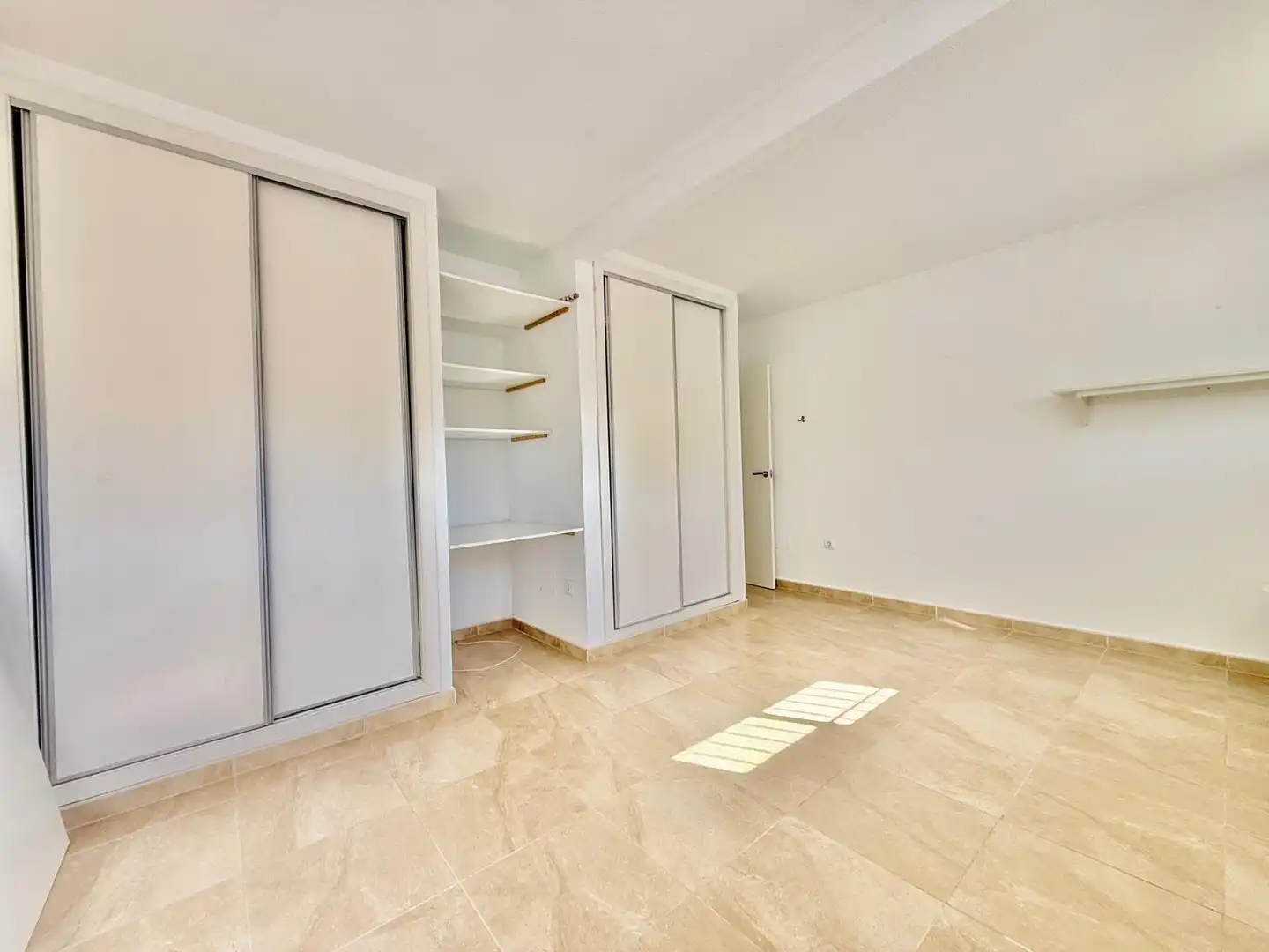 Dormitori de Casa o xalet en venda en Orihuela amb Aire condicionat, Jardí privat i Terrassa