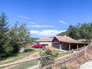 Maison rustique avec balcon à vendre à Les Llosses