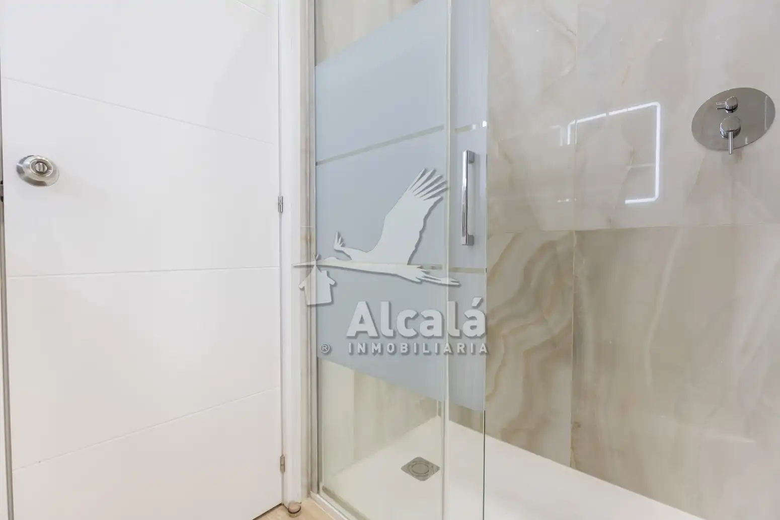 Baño de Piso en venta en Azuqueca de Henares con Aire acondicionado, Jardín privado y Domótica