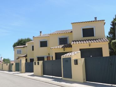 Adossat amb balcó en venda a Carrer Tarragona 129