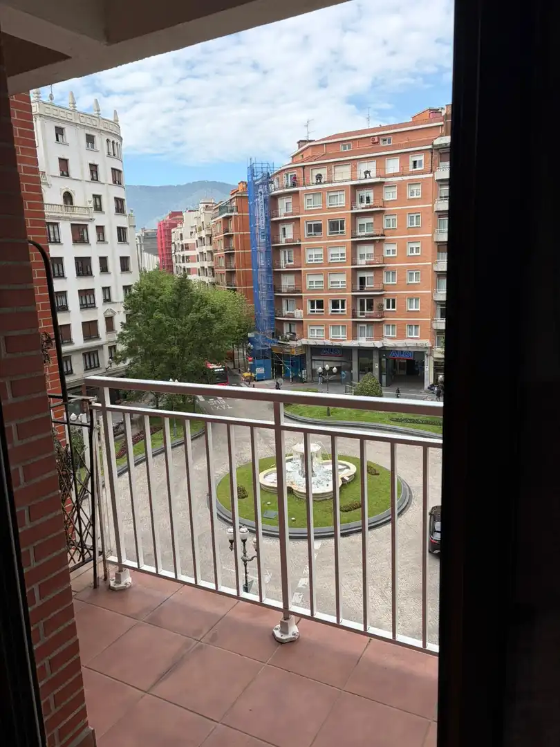 Vista exterior de Pis en venda en Bilbao  amb Calefacció i Terrassa