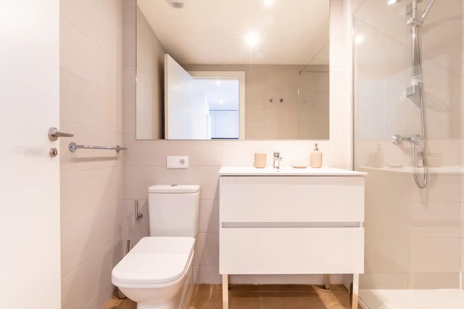 Bathroom of Apartments for rent in Madrid  with Air Conditioner, Heating and Storage room