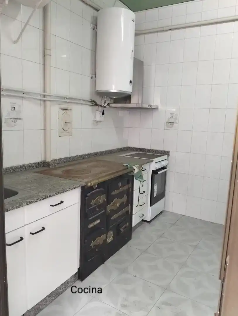 Cocina de Planta baja en venta en Ponferrada con Jardín privado, Trastero y Horno