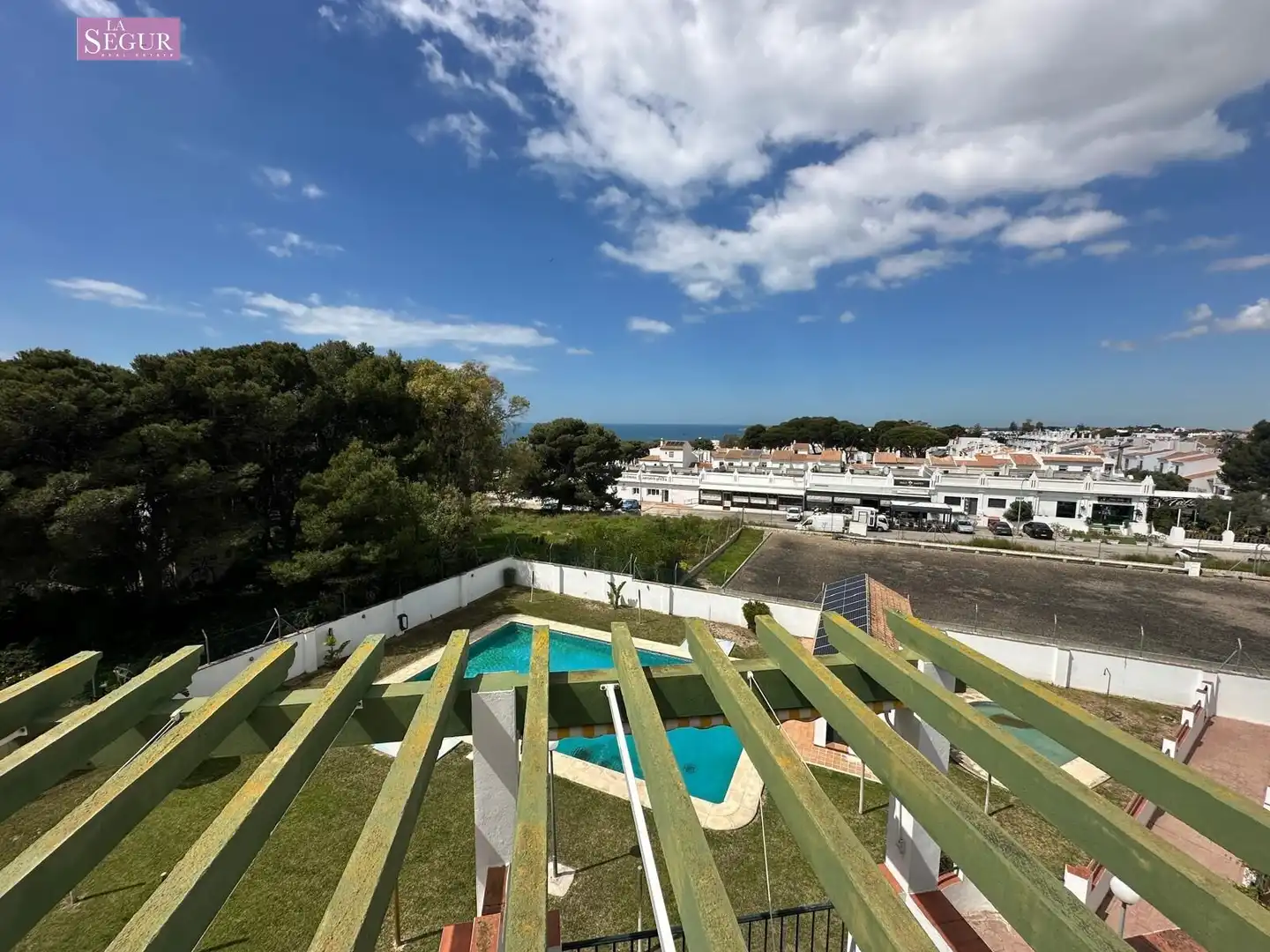 Swimming pool of Flat for sale in Conil de la Frontera  with Terrace, Furnished and Community pool