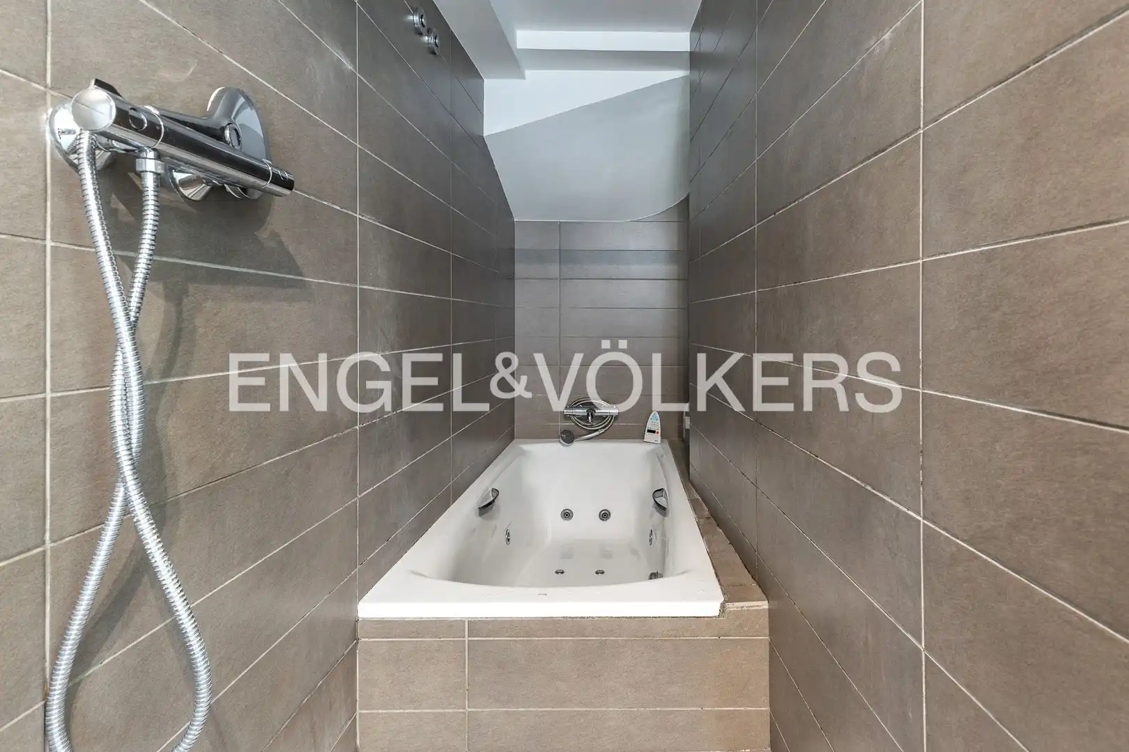 Baño de Casa adosada en venta en Barcelona con Aire acondicionado, Calefacción y Parquet