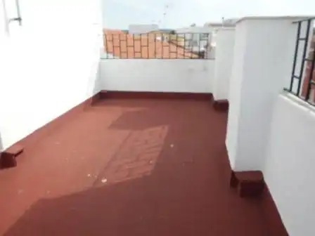 Piso céntrico compuesto por 3 dormitorios, 1 baños, 1 patio, cocina, terraza amplia con doble guardilla. Piso muy iluminado. En la, imatge 5