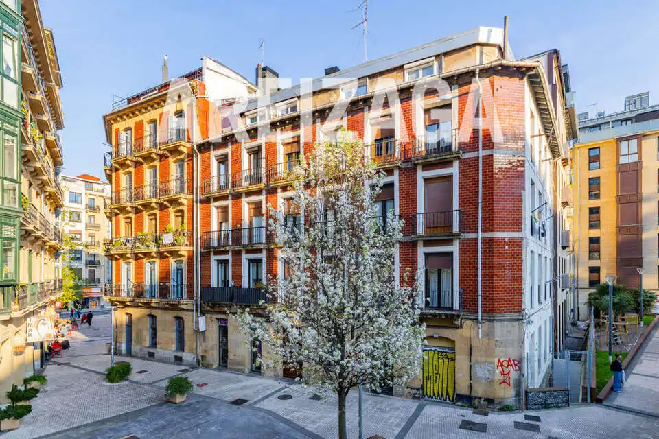 Vista exterior de Piso en venta en Donostia - San Sebastián  con Calefacción y Balcón