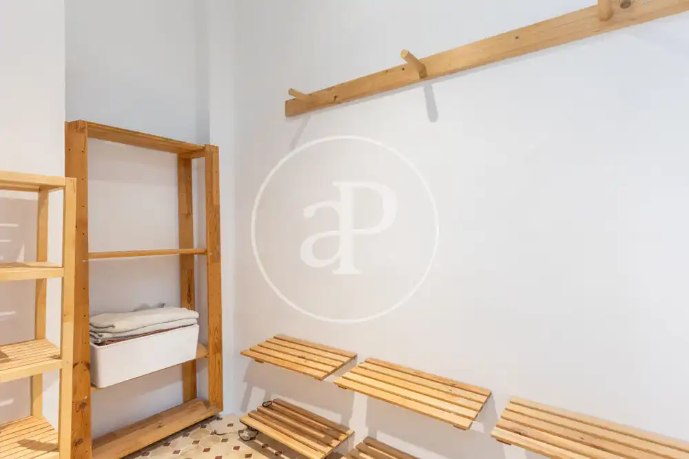 Flat for rent in Valencia  with Air Conditioner, Heating and Furnished