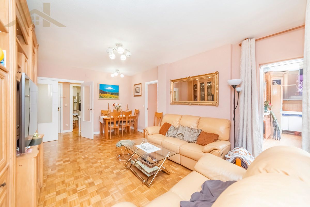 Living room of Flat for sale in Alcobendas  with Air Conditioner, Heating and Private garden