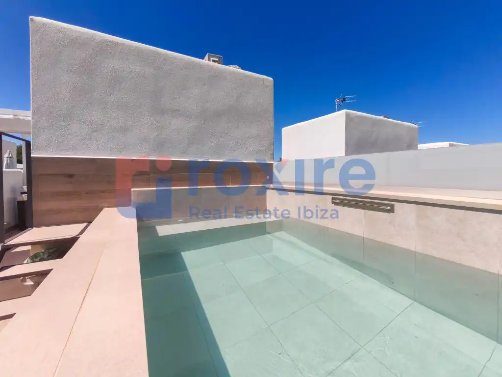 Piscina de Casa adosada de alquiler en Sant Antoni de Portmany con Aire acondicionado, Calefacción y Jardín privado