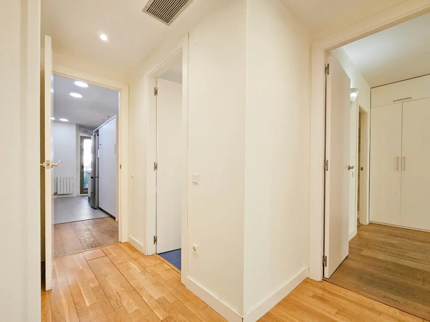 Wohnung zum Verkauf in Barcelona mit Klimaanlage, Heizung und Terrasse