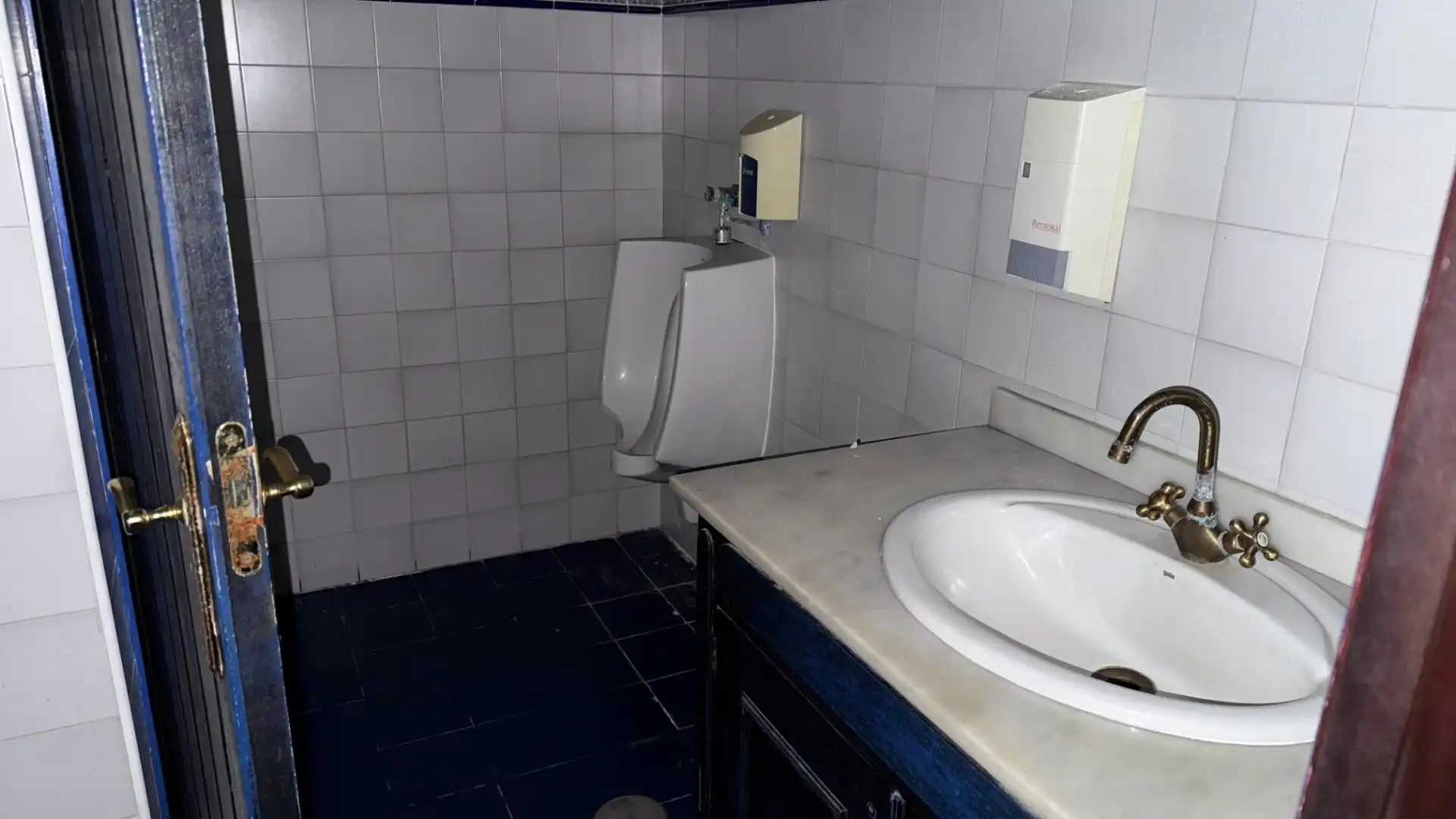 Bathroom of Commercial properties for sale in Corvera de Asturias