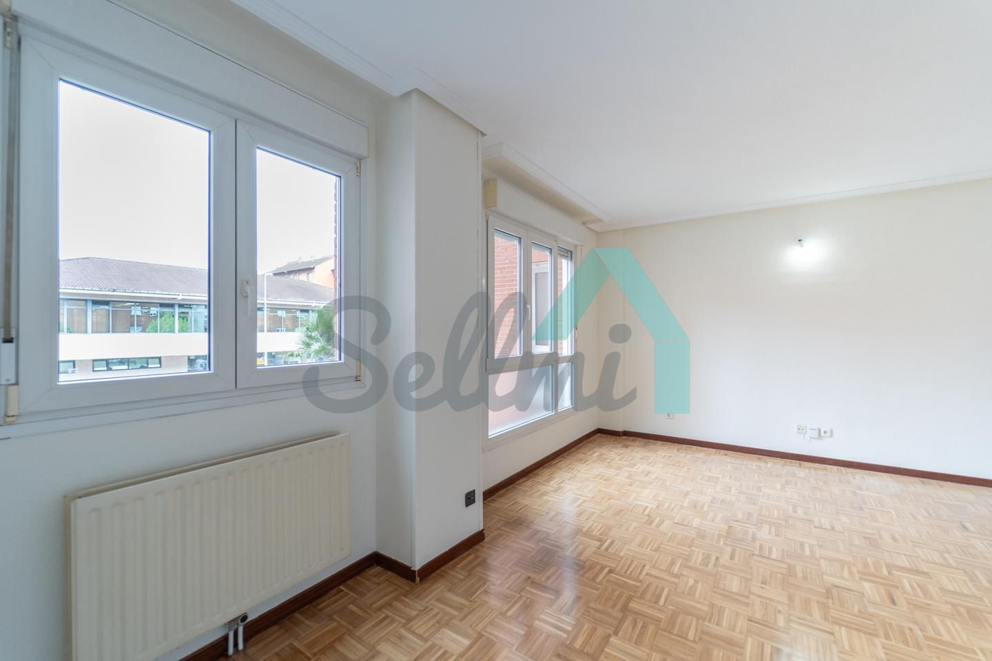 Living room of Flat for sale in Oviedo   with Heating, Parquet flooring and Terrace
