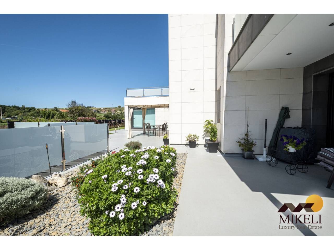 Terrassa de Casa o xalet en venda en Santa Cruz de Bezana amb Calefacció, Jardí privat i Terrassa