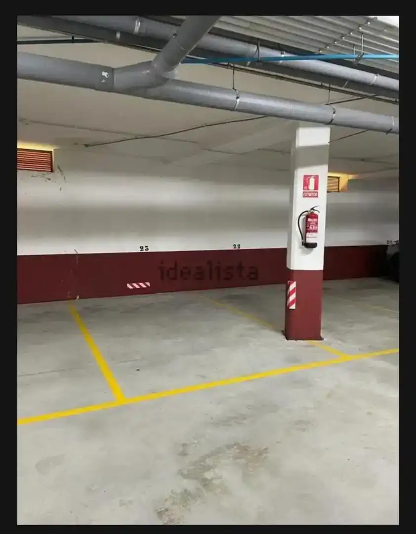 Aparcament de Pis en venda en Ribeira amb Jardí privat, Traster i Moblat