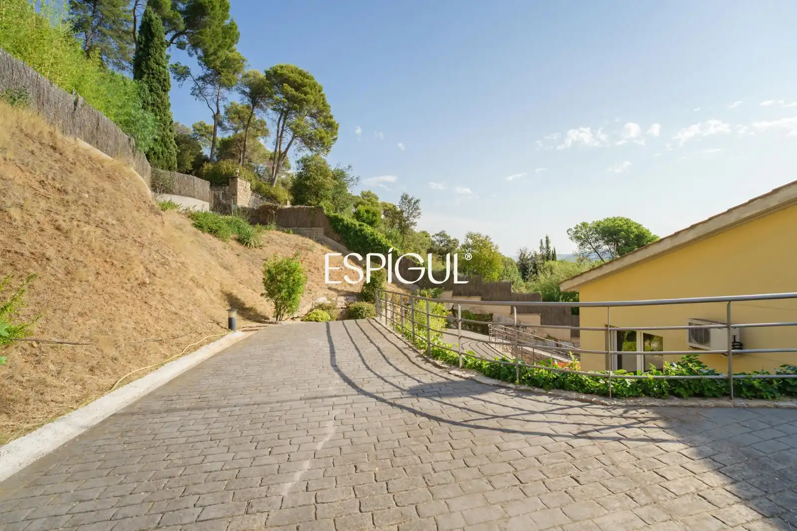 Vista exterior de Casa o xalet en venda en Vallromanes amb Aire condicionat, Calefacció i Jardí privat