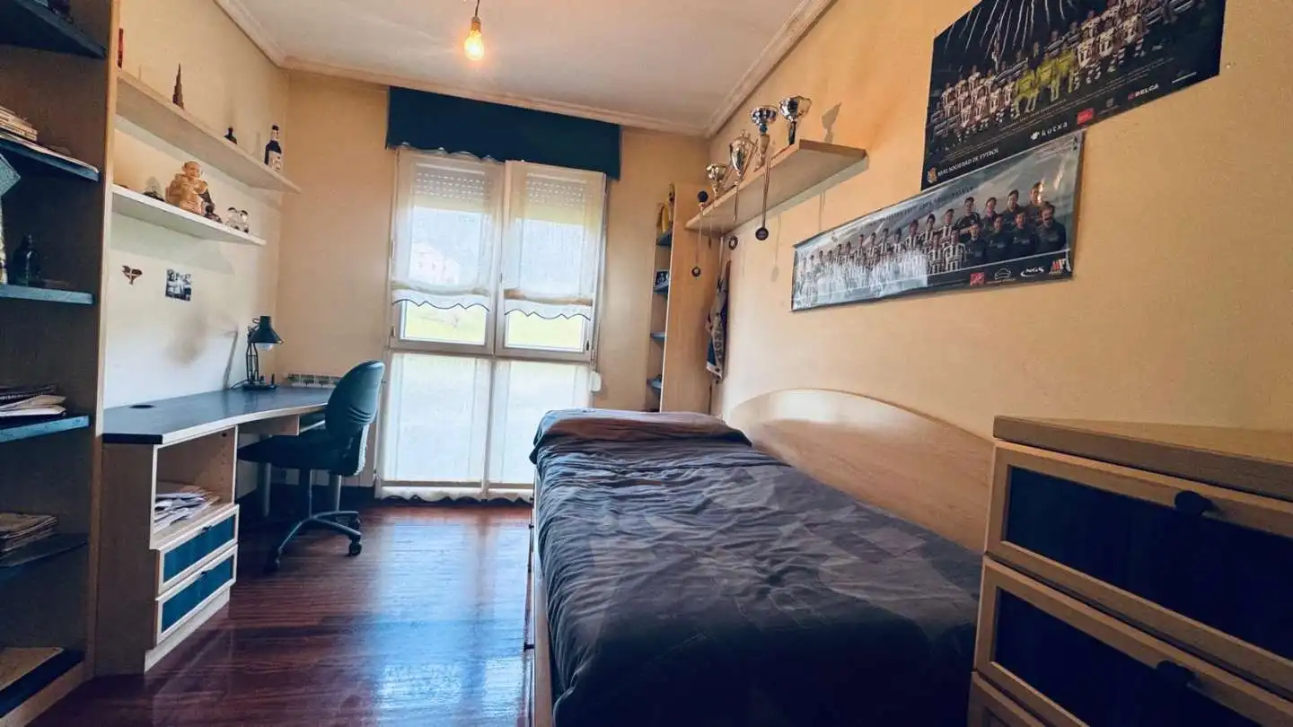 Habitación de Casa adosada en venta en Andoain con Calefacción, Jardín privado y Terraza