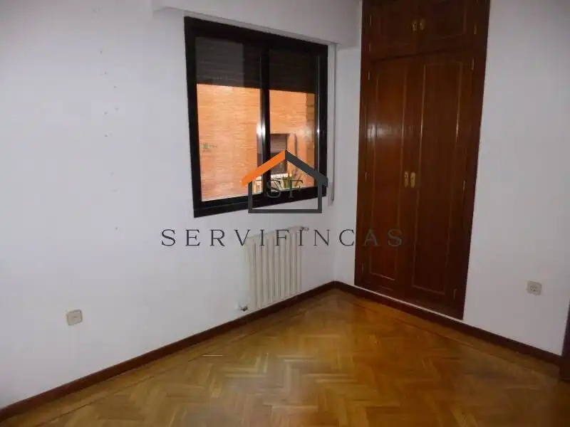 Wohnung zum Verkauf in Madrid mit Klimaanlage, Heizung und Privatgarten