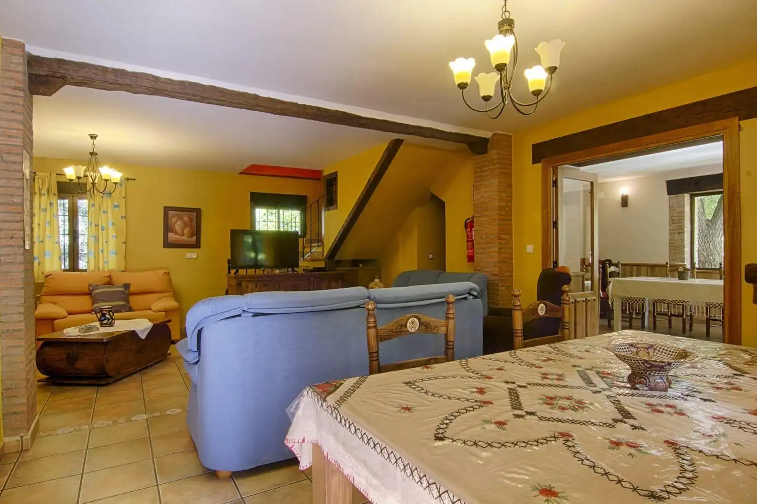Sala d'estar de Casa o xalet en venda en Candeleda amb Aire condicionat, Calefacció i Jardí privat