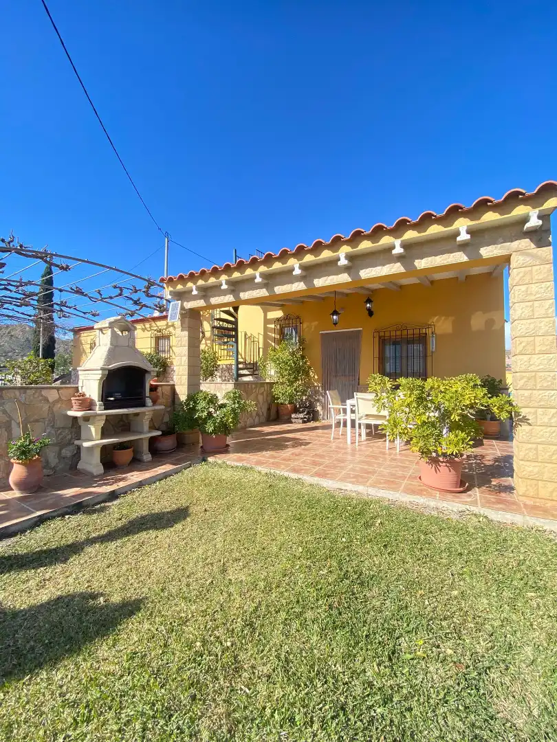 Casa rústica amb terrassa en venda a Los Arejos 52