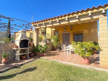 Casa rústica amb balcó en venda a Los Arejos 52