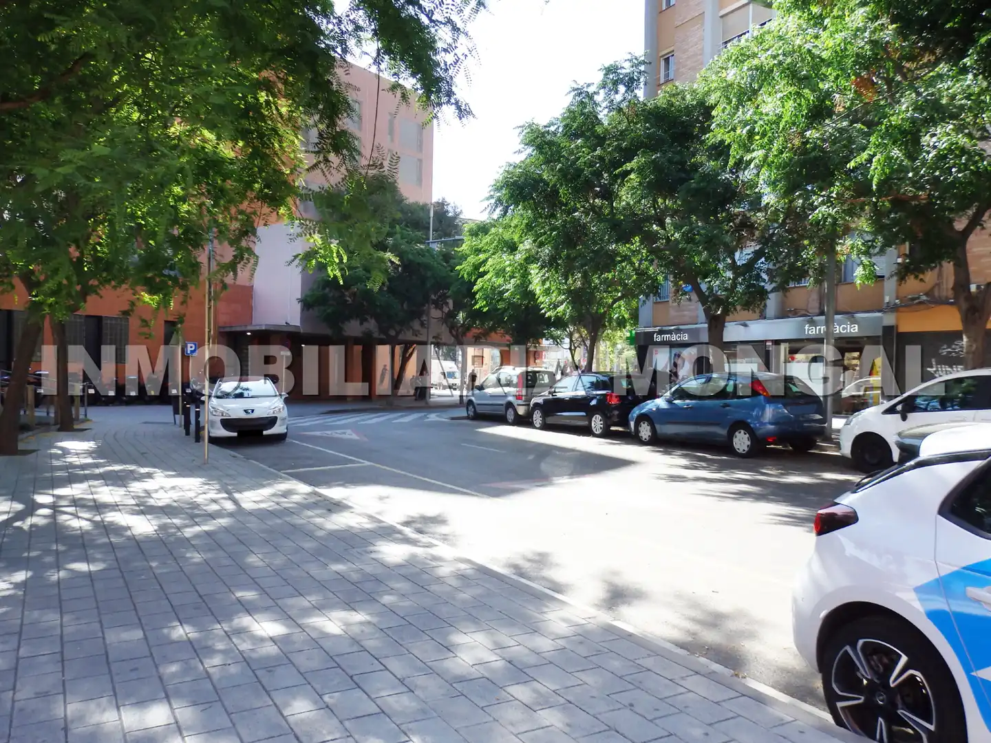Vista exterior de Garaje en venta en Cornellà de Llobregat