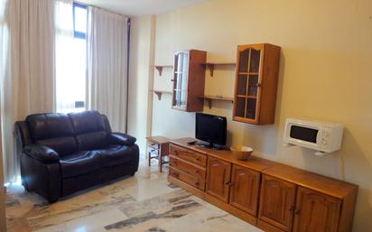 Study to rent in Calle Brisa, Este - Alcosa- Torreblanca