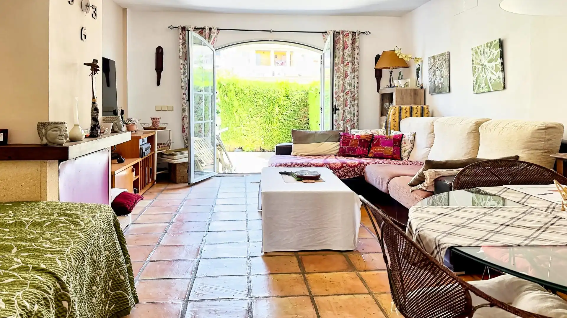 Sala de estar de Casa adosada en venta en Finestrat con Aire acondicionado, Jardín privado y Terraza