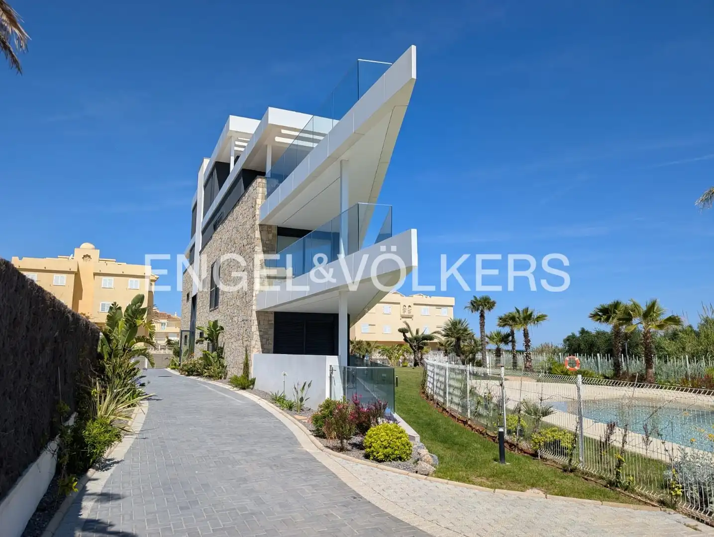 Vista exterior de Ático en venta en Dénia con Aire acondicionado, Calefacción y Jardín privado
