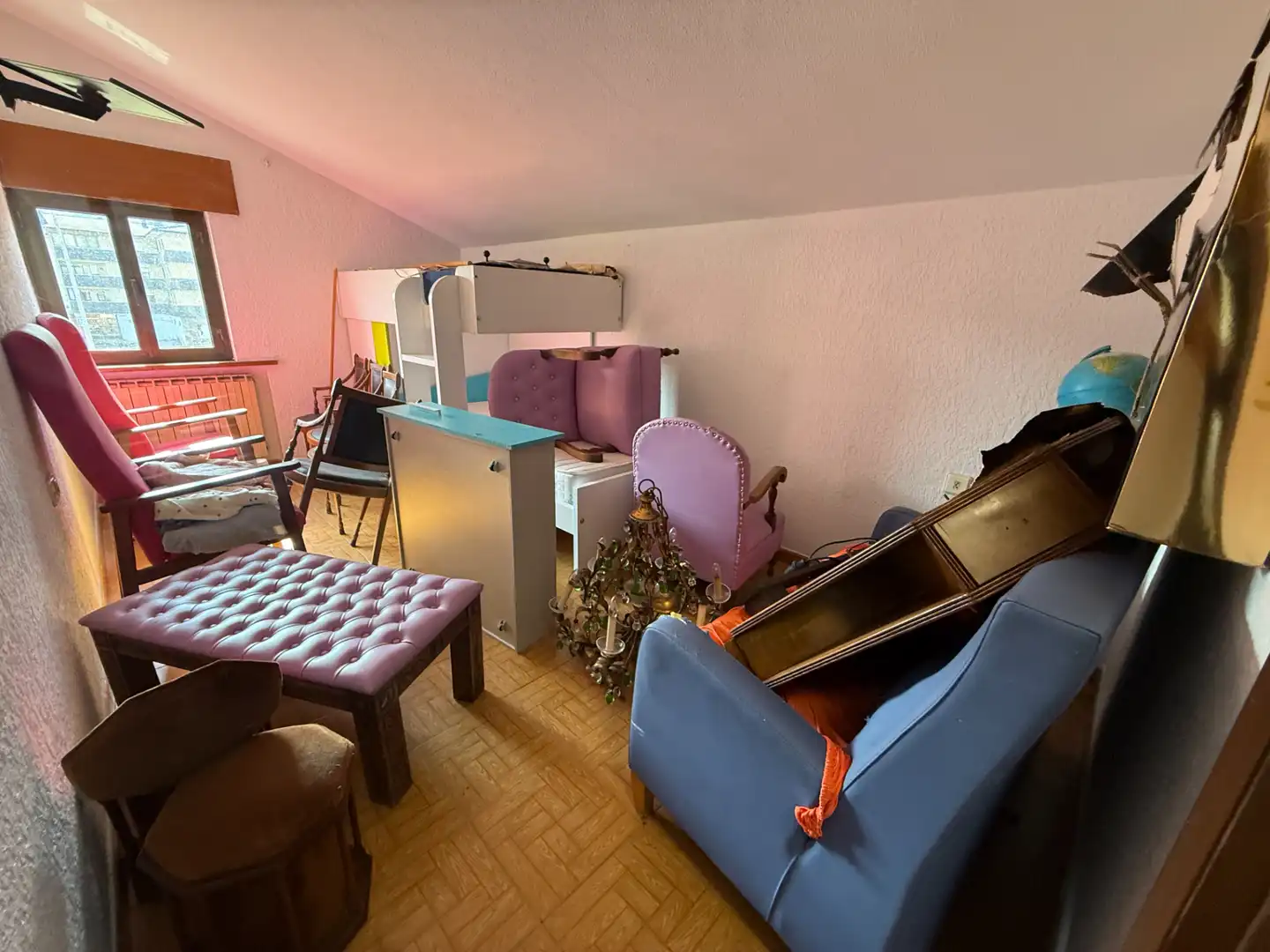 Sala d'estar de Casa o xalet en venda en Corvera de Asturias amb Calefacció, Jardí privat i Parquet