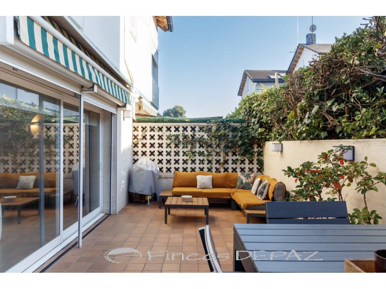 Terrassa de Casa adosada en venda en Castelldefels amb Aire condicionat, Calefacció i Jardí privat