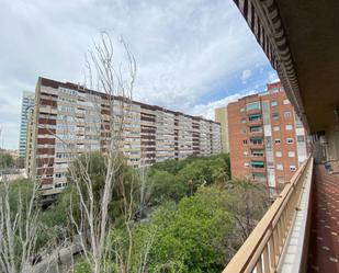 Außenansicht von Wohnung zum verkauf in  Barcelona Capital mit Klimaanlage und Balkon