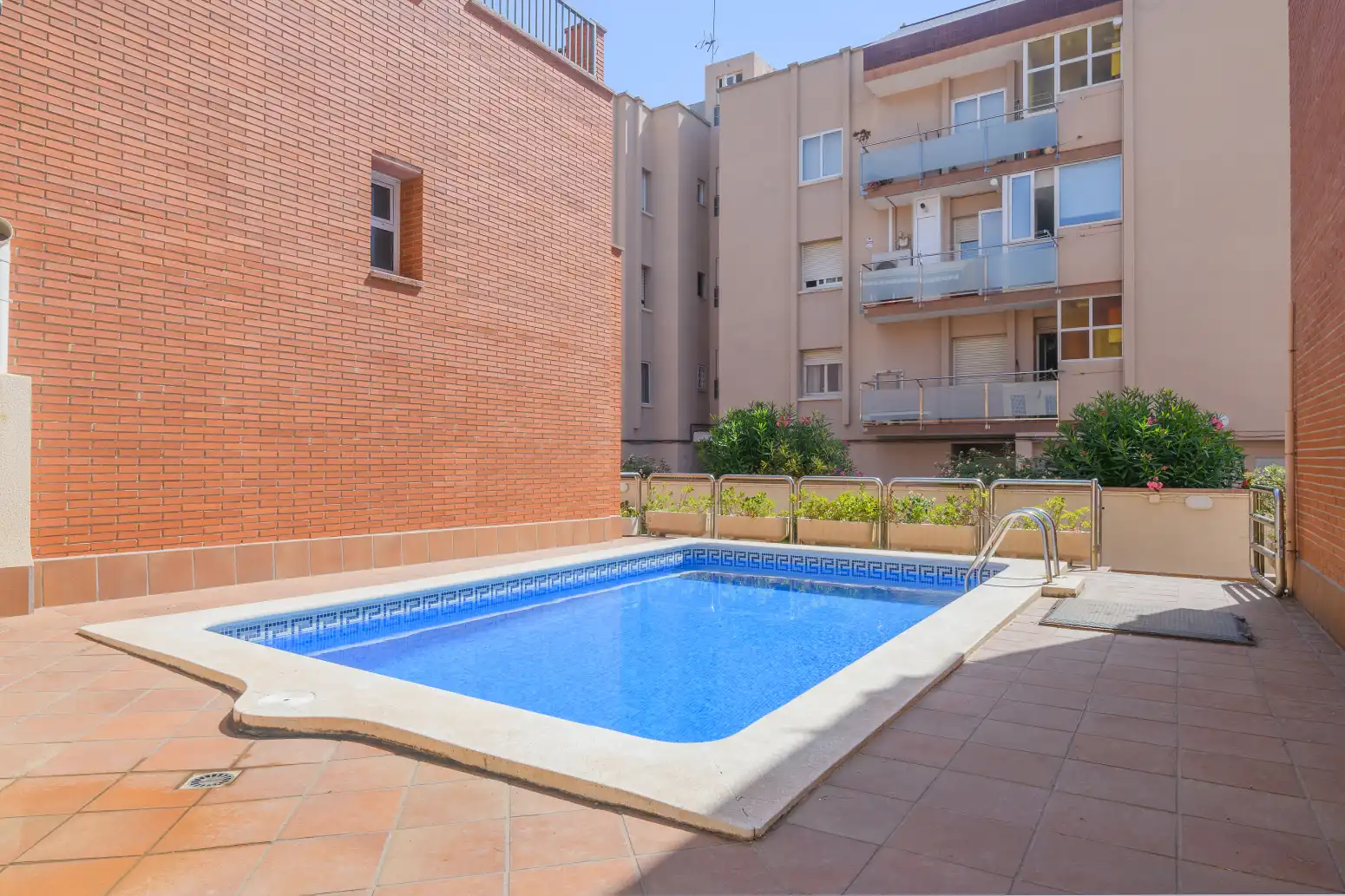 Piscina de Casa o xalet en venda en Castelldefels amb Aire condicionat, Calefacció i Terrassa