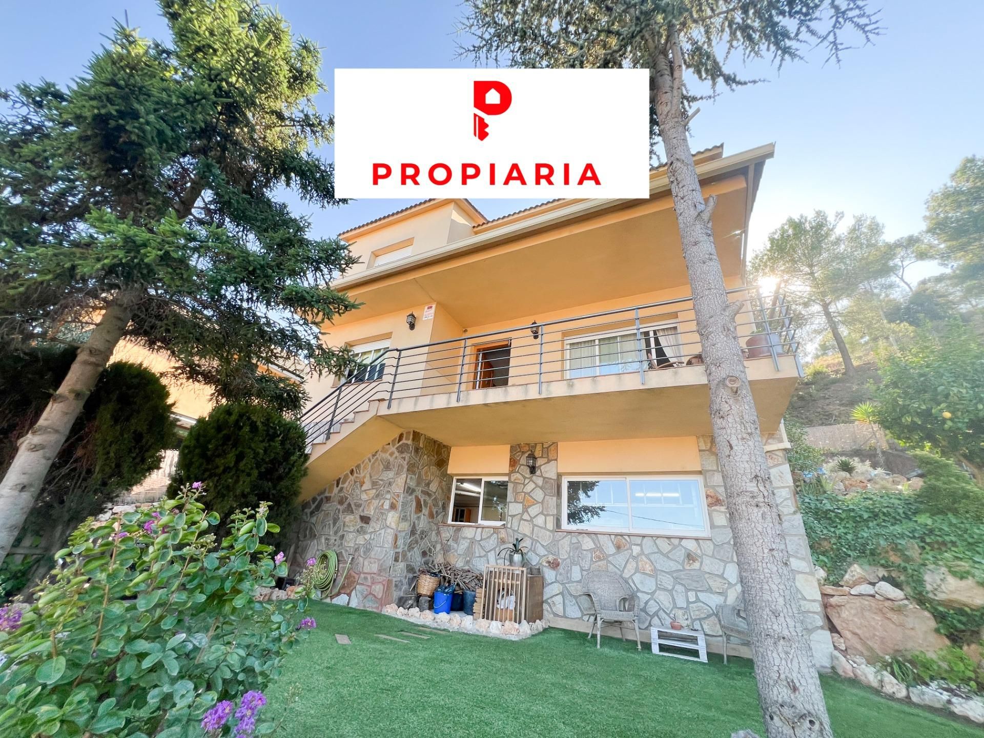 Vista exterior de Casa o xalet en venda en Corbera de Llobregat amb Aire condicionat, Jardí privat i Terrassa