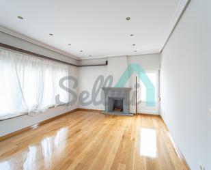 Sala d'estar de Pis de lloguer en Oviedo  amb Calefacció, Parquet i Terrassa