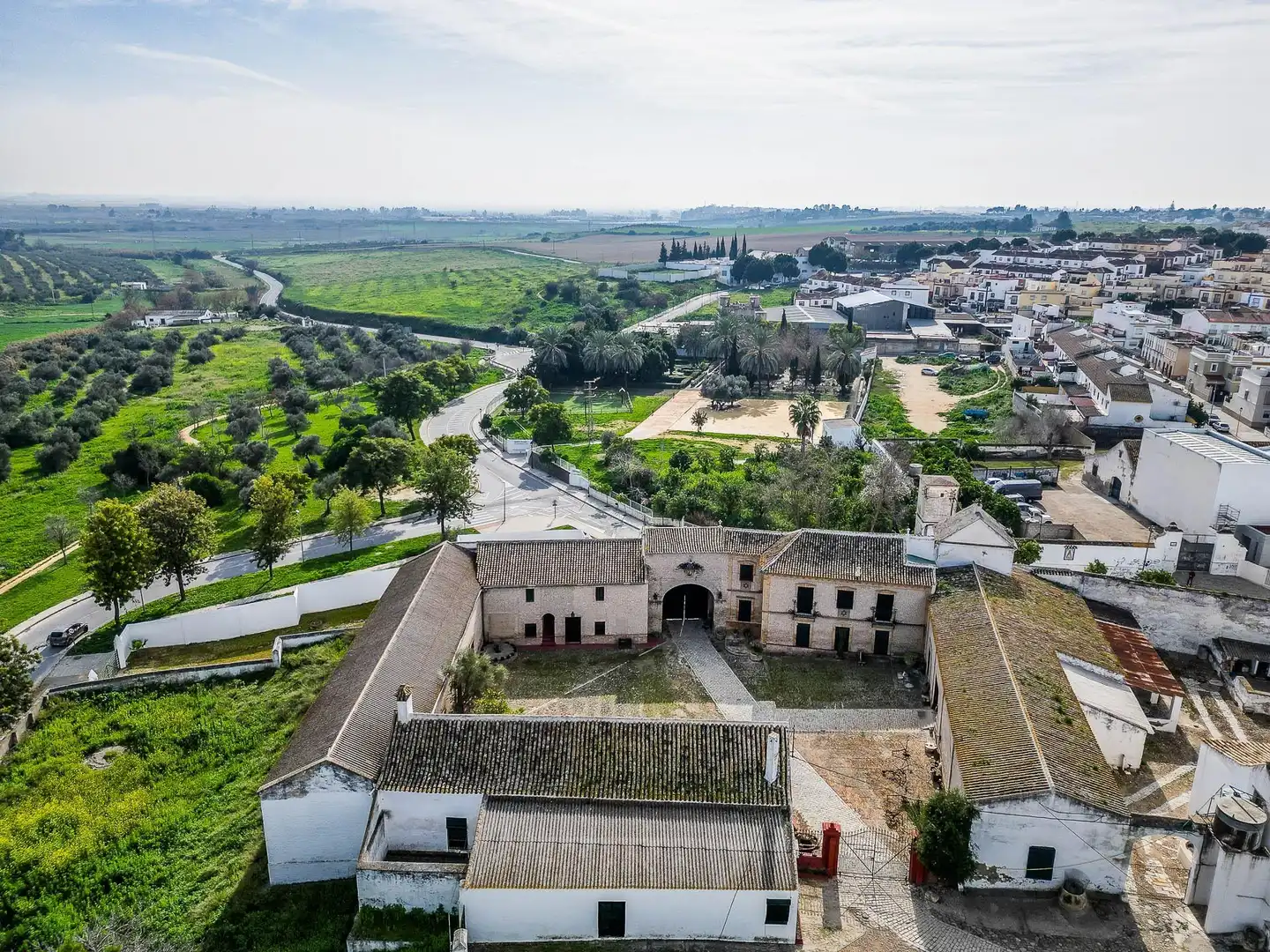Vista exterior de Finca rústica en venda en Palomares del Río amb Jardí privat, Piscina i Balcó