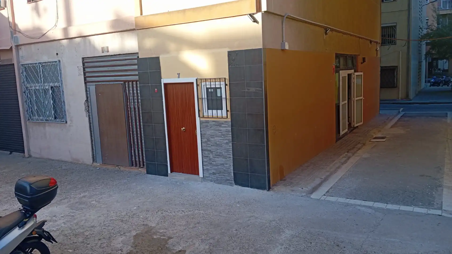Local en venta en L'Hospitalet de Llobregat con Alarma