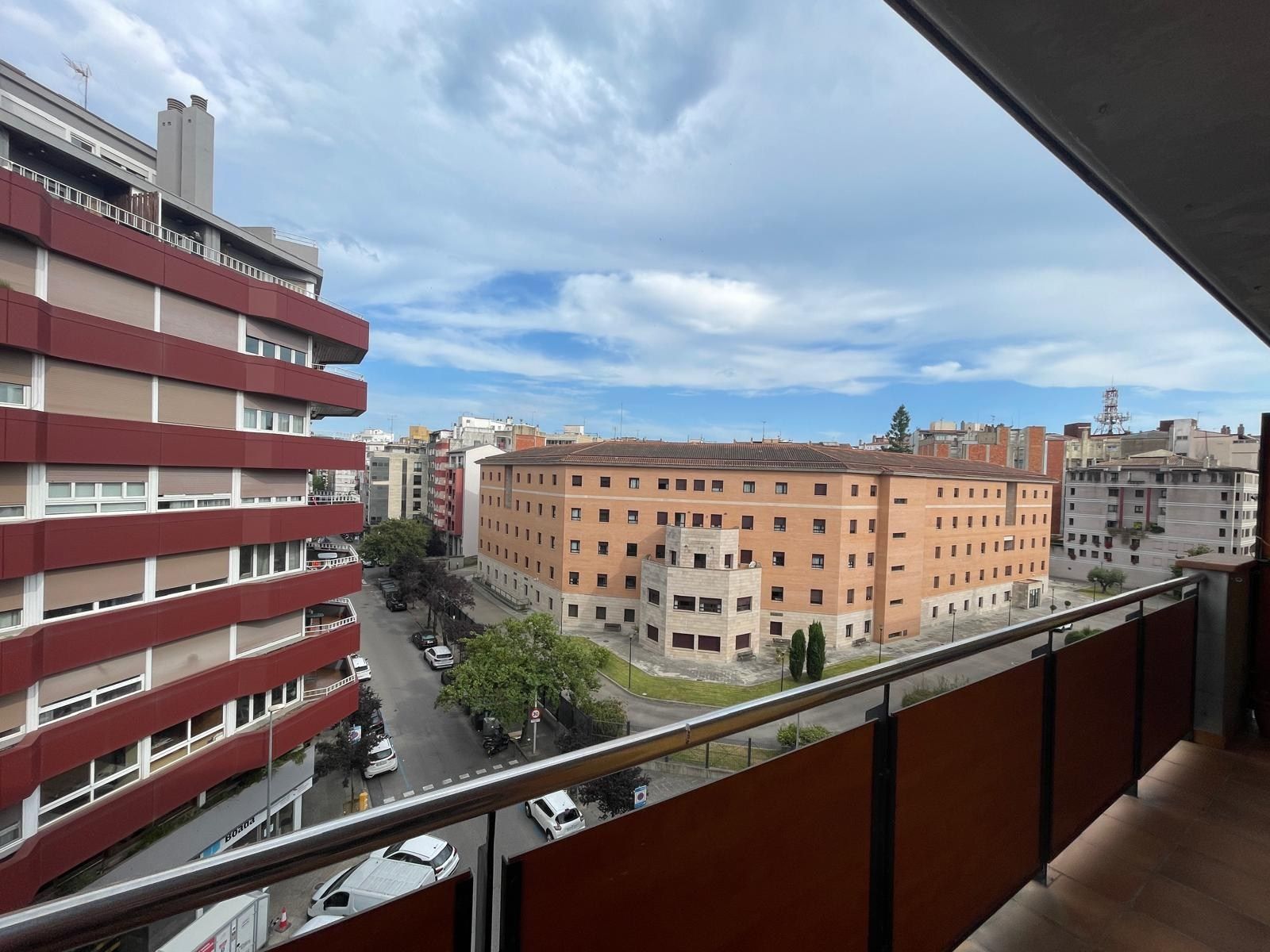 Vista exterior de Pis de lloguer en Girona Capital amb Aire condicionat, Calefacció i Balcó