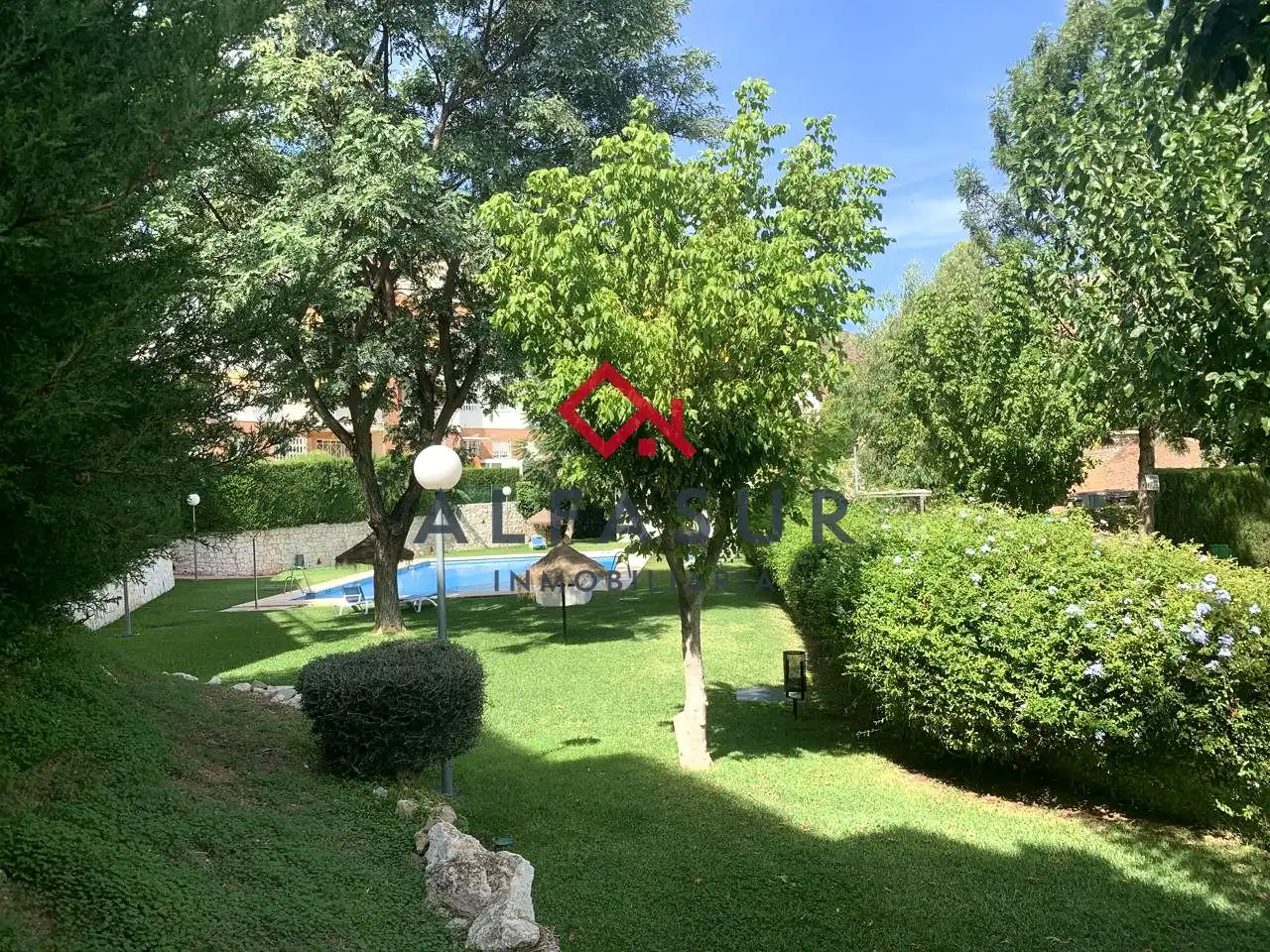 Bajo con piscina en alquiler en Calle Altabaca, imagen 3