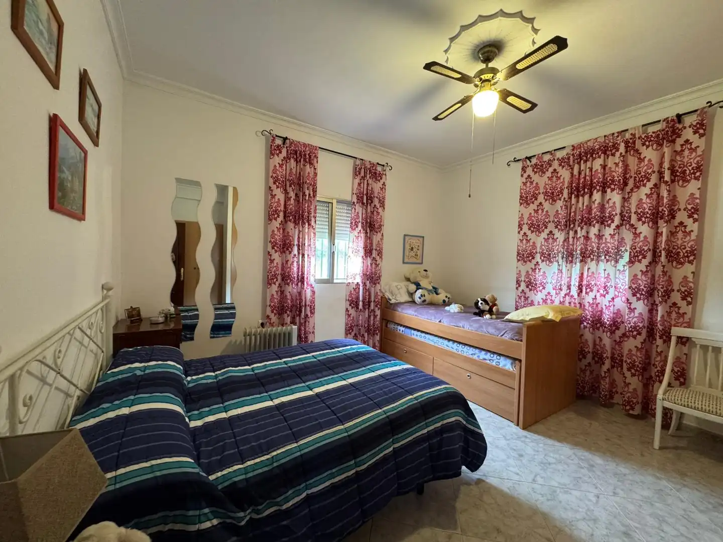 Habitación de Casa o chalet en venta en Carmona con Terraza, Trastero y Piscina