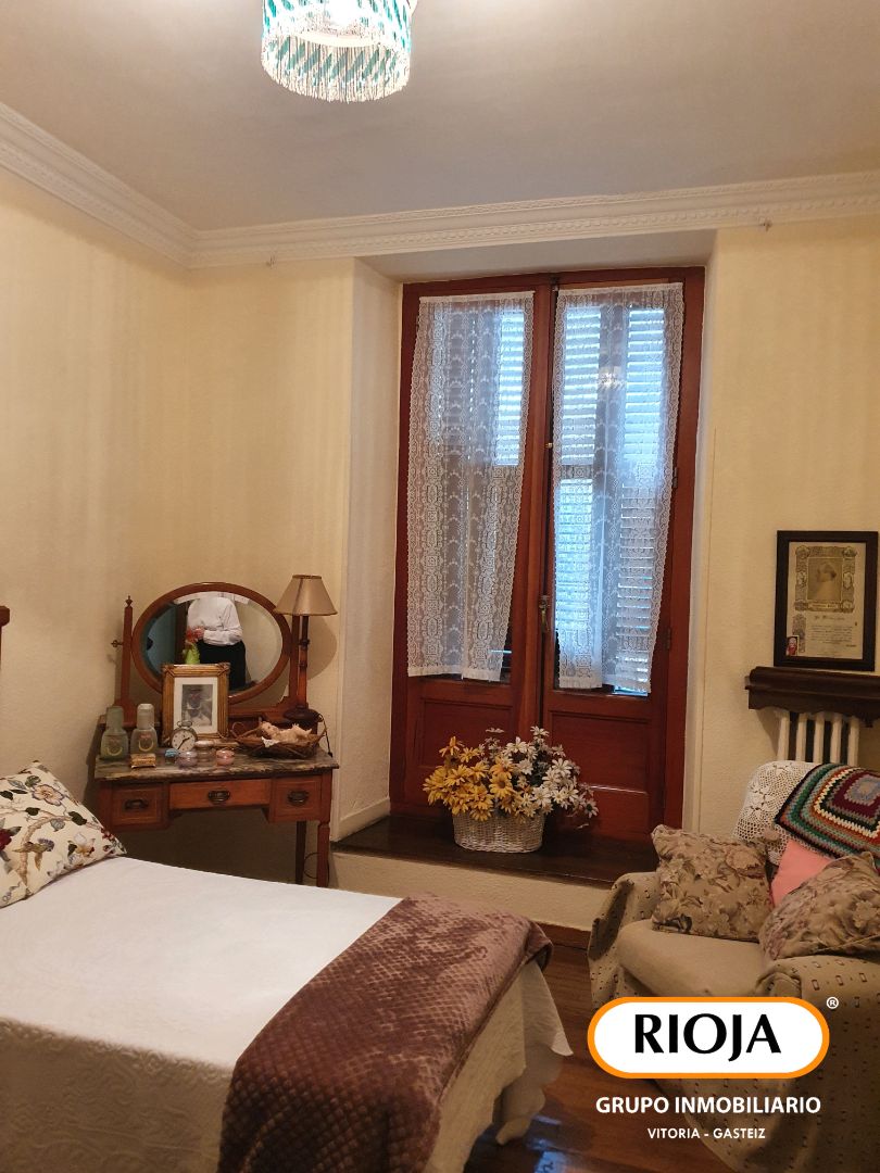 Pis en venda en Vitoria - Gasteiz amb Calefacció, Traster i Moblat