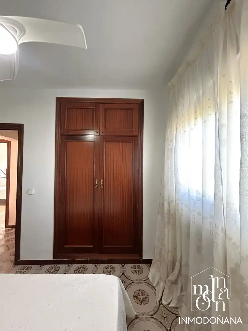 Dormitori de Casa o xalet en venda en Almonte amb Jardí privat, Terrassa i Moblat
