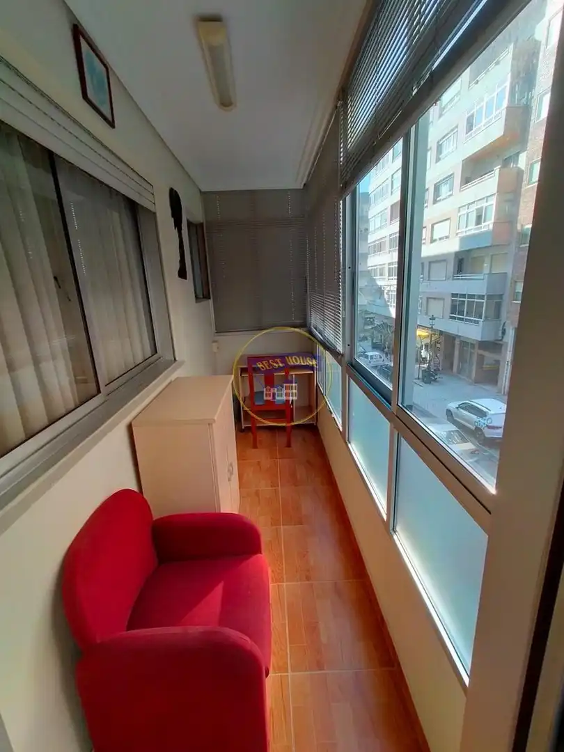Terrassa de Pis de lloguer en Vigo  amb Calefacció, Parquet i Moblat
